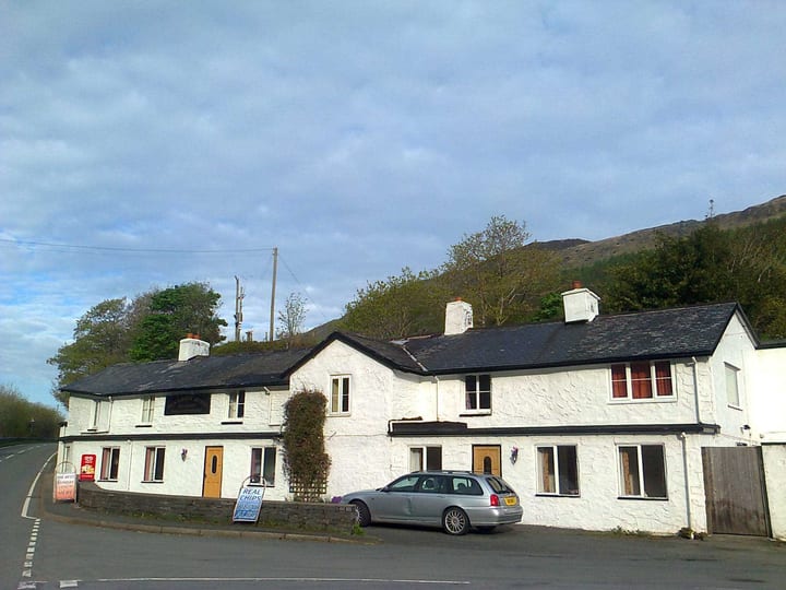 Pen-Y-Bont Hotel